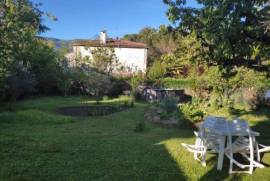 Detached Villa with Apartment and Lovely Garden
