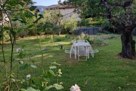 Detached Villa with Apartment and Lovely Garden