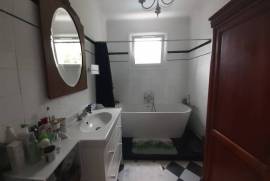 Detached Villa with Apartment and Lovely Garden