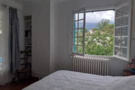 Detached Villa with Apartment and Lovely Garden