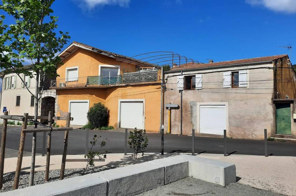 Villa With Guest Gite, 3 Garages, Garden, Terrace With Views of River