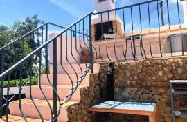 UNDER OFFER! Charming Sea View Cottage with Jacuzzi Ref 101