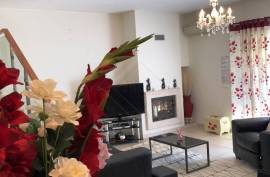 SOLD - MORE NEEDED! Gorgeous 3+2 Bed Townhouse with Pool & Garage Ref 313