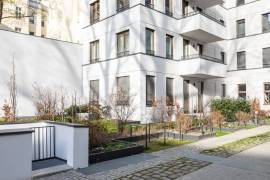 Prestigious 4-room family home with 3 balconies next to Kurfurstendamm & SavignyPlatz