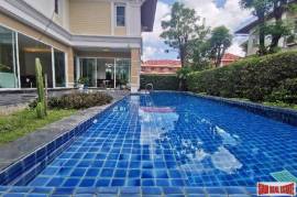 High Quality 3 Bed House for Sale with Private Pool in Boutique Estate of only 7 Villas at Bangna