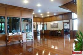 Beautiful Two Storey, Six Bedroom Modern Thai-Style House on 3 Rai of Land Near Don Muang Airport