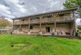 Domaine avec ruisseau et lac sur 88 Hectares