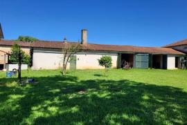 For Sale, Farmhouse on the Outskirts of Availles Limouzine