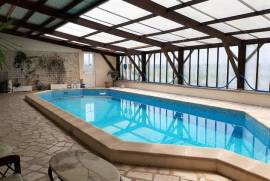 15c Chateau close to Chef-Boutonne in the Deux-Sevres