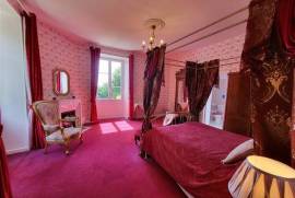 15c Chateau close to Chef-Boutonne in the Deux-Sevres