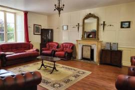 15c Chateau close to Chef-Boutonne in the Deux-Sevres