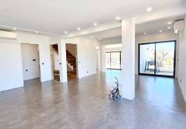 Beautiful V5+2 Newly Renovated Villa in Fonte Santa near the Golden Triangle Beautiful V5+2 Newly Renovated Villa in Fonte Santa near the Golden Triangle