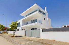 Brand New 6 Bedroom Contemporary Villa in Tavira Centre