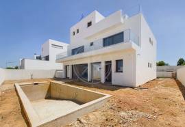 Brand New 6 Bedroom Contemporary Villa in Tavira Centre