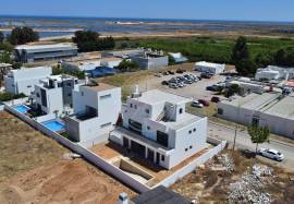 Brand New 6 Bedroom Contemporary Villa in Tavira Centre