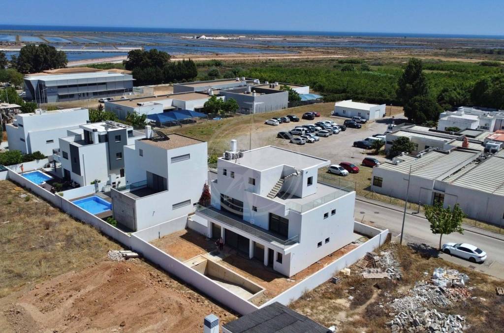 Brand New 6 Bedroom Contemporary Villa in Tavira Centre