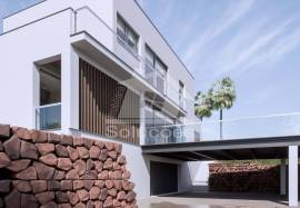Excellent Luxury Villa with 4 Bedrooms located in Lagos