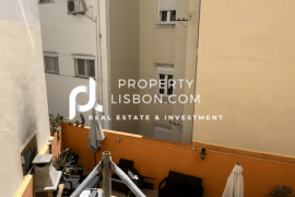 180k Lisbon Duplex Needing Renovation - Great Potential
