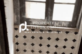 180k Lisbon Duplex Needing Renovation - Great Potential