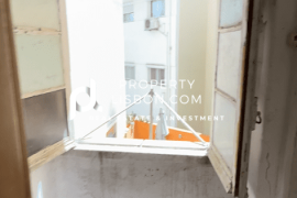 180k Lisbon Duplex Needing Renovation - Great Potential