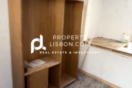 180k Lisbon Duplex Needing Renovation - Great Potential