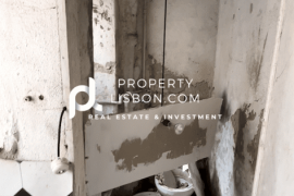 180k Lisbon Duplex Needing Renovation - Great Potential