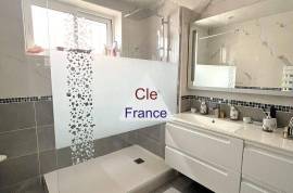 Stunning Villa with Swimming Pool Stunning Villa with Swimming Pool