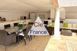 Stunning Villa with Swimming Pool Stunning Villa with Swimming Pool