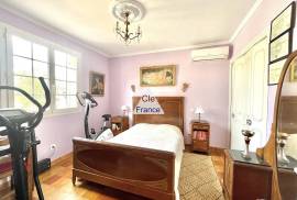 Stunning Villa with Swimming Pool Stunning Villa with Swimming Pool