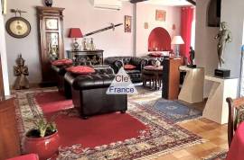 Stunning Villa with Swimming Pool Stunning Villa with Swimming Pool