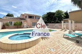 Stunning Villa with Swimming Pool Stunning Villa with Swimming Pool