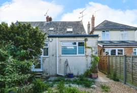 3 bedroom, Semi-detached house for sale