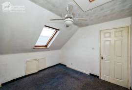 3 bedroom, Semi-detached house for sale
