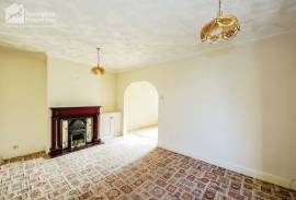 3 bedroom, Semi-detached house for sale