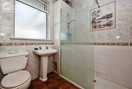 3 bedroom, Semi-detached house for sale