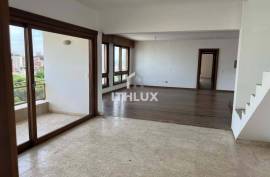 Triplex Penthouse, 367 m², for sale, 4 bedrooms, 1 suite, semi furnished, 4 parking spaces, park, windmills, POA/RS.