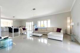 Luxury 4 bedroom villa located on the slope of Orada with 1000m² of plot Luxury 4 bedroom villa located on the slope of Orada with 1000m² of plot