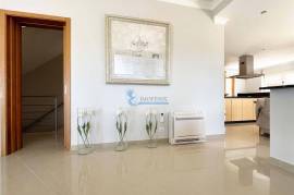 Luxury 4 bedroom villa located on the slope of Orada with 1000m² of plot Luxury 4 bedroom villa located on the slope of Orada with 1000m² of plot