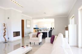 Luxury 4 bedroom villa located on the slope of Orada with 1000m² of plot Luxury 4 bedroom villa located on the slope of Orada with 1000m² of plot