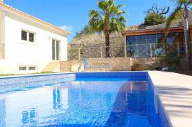 Luxury 4 bedroom villa located on the slope of Orada with 1000m² of plot Luxury 4 bedroom villa located on the slope of Orada with 1000m² of plot