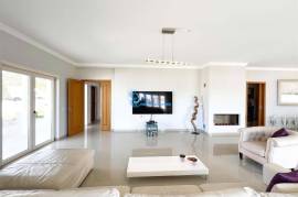 Luxury 4 bedroom villa located on the slope of Orada with 1000m² of plot Luxury 4 bedroom villa located on the slope of Orada with 1000m² of plot