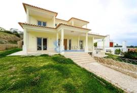 Luxury 4 bedroom villa located on the slope of Orada with 1000m² of plot Luxury 4 bedroom villa located on the slope of Orada with 1000m² of plot