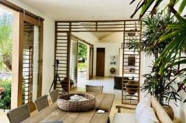 Picturesque Peninsula Estate