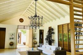 Picturesque Peninsula Estate