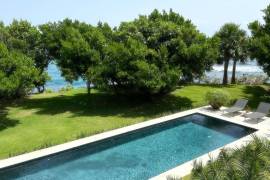 Picturesque Peninsula Estate