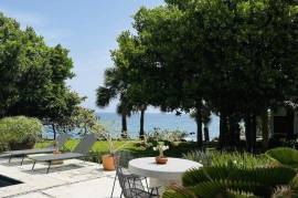 Picturesque Peninsula Estate