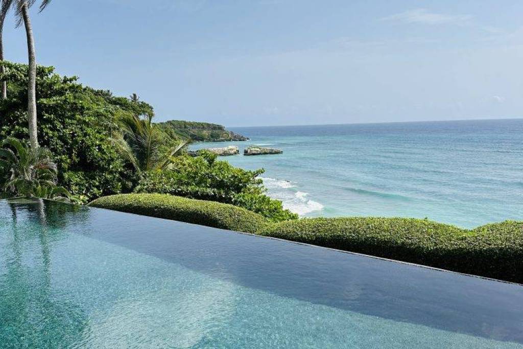 Luxurious Tropical Island Villa
