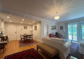 Furnished 2 Bedroom Apartment with Suite and Garage in Rua do Sol ao Rato