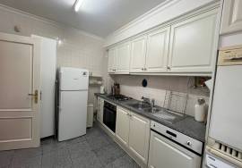 Furnished 2 Bedroom Apartment with Suite and Garage in Rua do Sol ao Rato