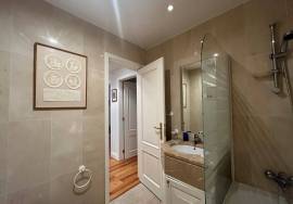 Furnished 2 Bedroom Apartment with Suite and Garage in Rua do Sol ao Rato
